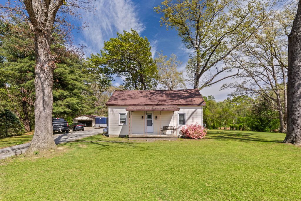 Image 4 of property listing at 1140 Race Track Road, Centralia, IL 62801