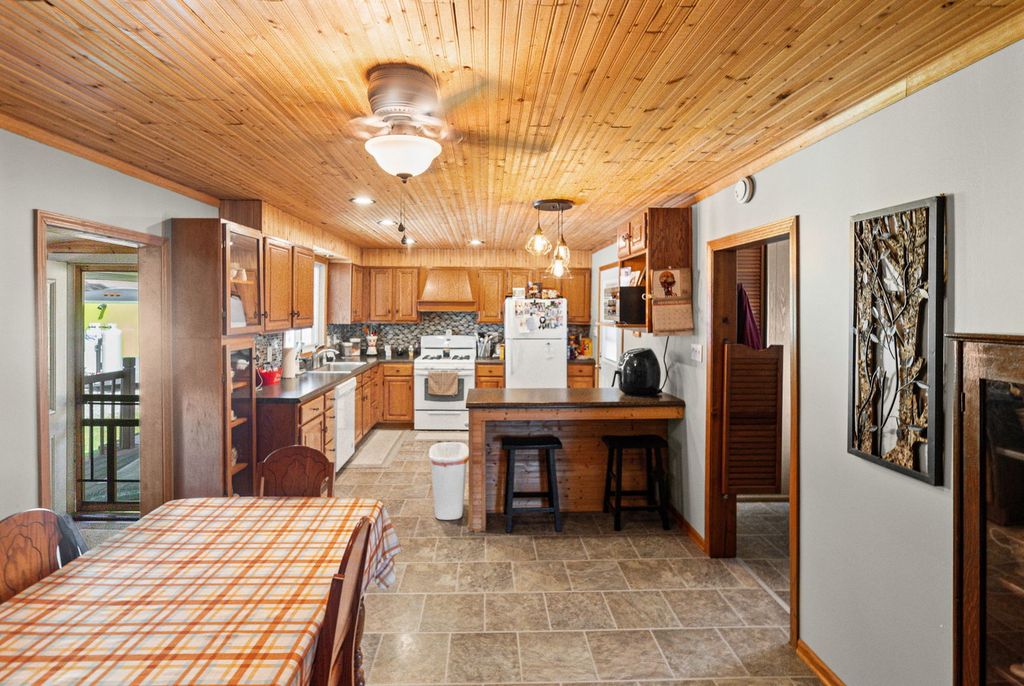 Image 32 of property listing at 1140 Race Track Road, Centralia, IL 62801