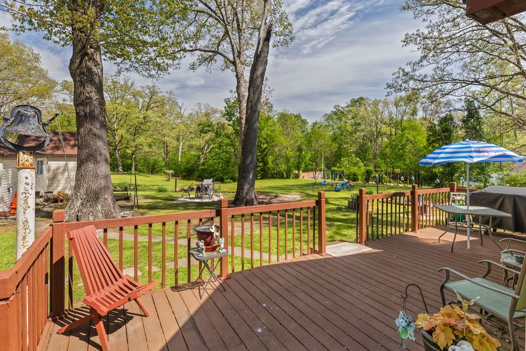 Image 5 of property listing at 1140 Race Track Road, Centralia, IL 62801