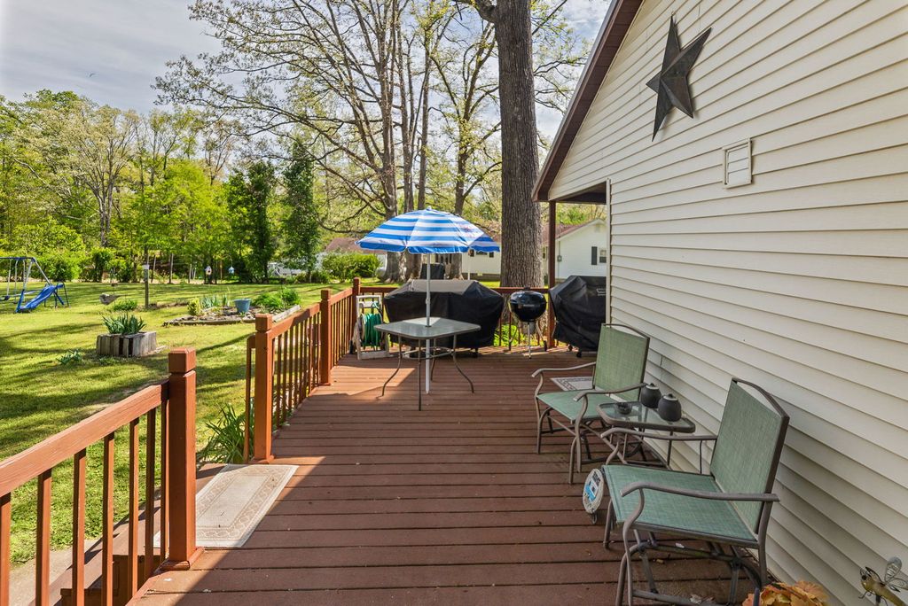 Image 6 of property listing at 1140 Race Track Road, Centralia, IL 62801