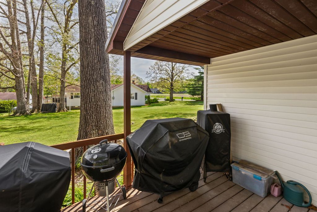 Image 7 of property listing at 1140 Race Track Road, Centralia, IL 62801