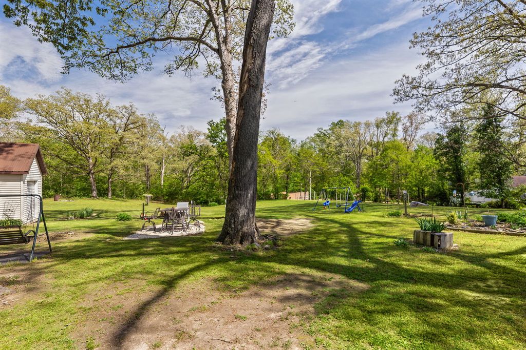 Image 8 of property listing at 1140 Race Track Road, Centralia, IL 62801