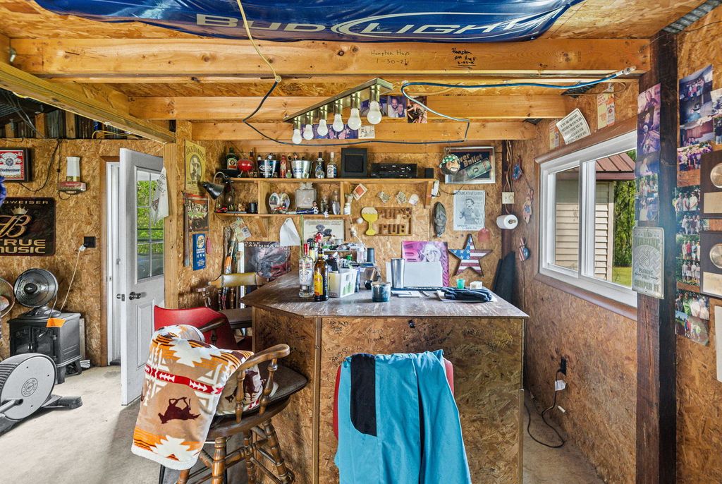 Image 10 of property listing at 1140 Race Track Road, Centralia, IL 62801