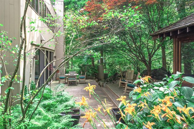 20 Cole Drive, Armonk, NY 10504