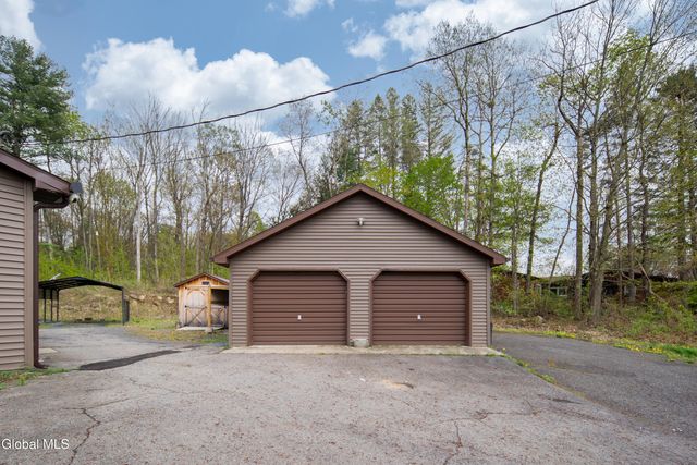 15 Werner Road, Halfmoon, NY 12065