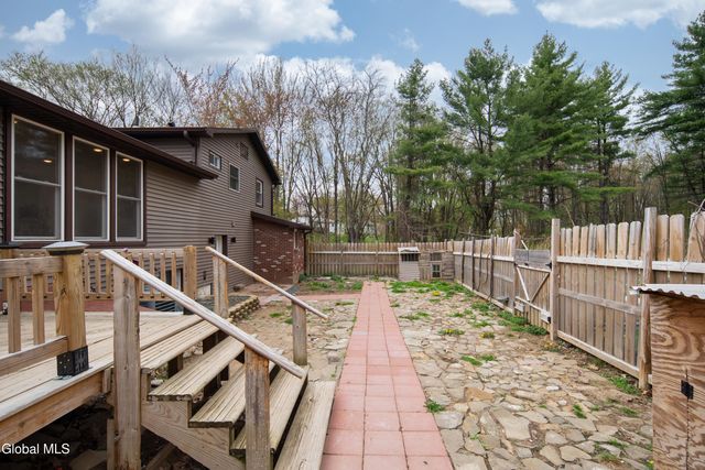 15 Werner Road, Halfmoon, NY 12065