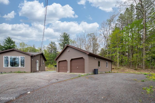 15 Werner Road, Halfmoon, NY 12065