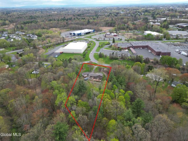 15 Werner Road, Halfmoon, NY 12065