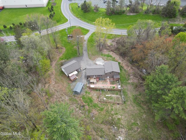 15 Werner Road, Halfmoon, NY 12065