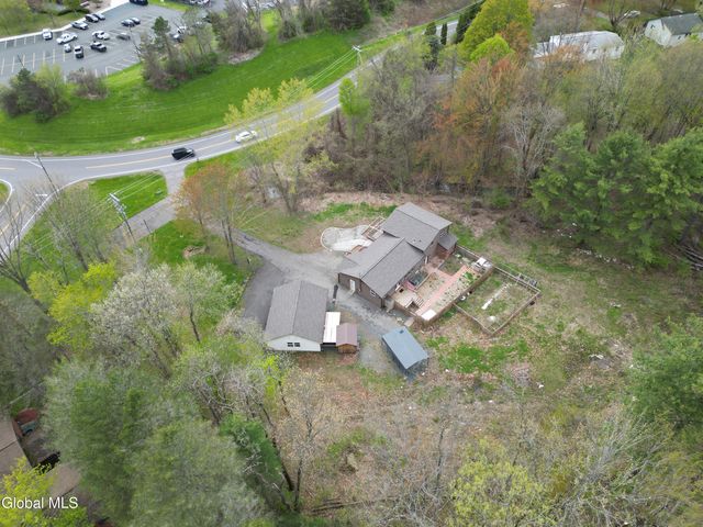 15 Werner Road, Halfmoon, NY 12065