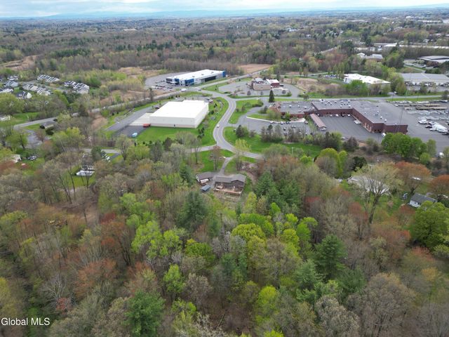 15 Werner Road, Halfmoon, NY 12065