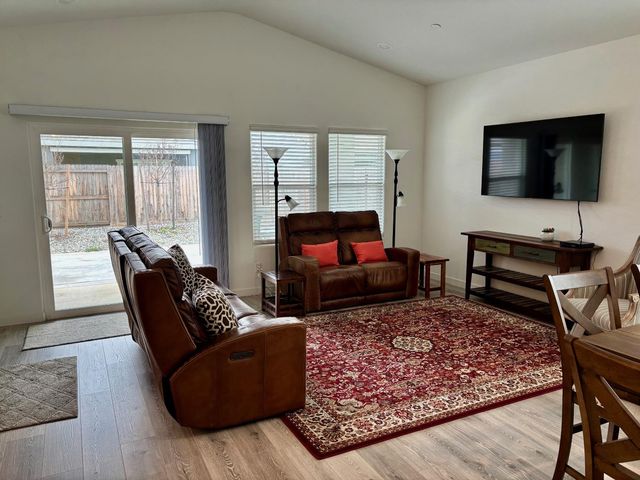 1104 Elm Terrace Way, Wheatland, CA 95692