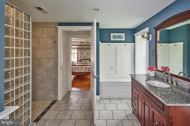 1465 MAKEFIELD RD, Yardley, PA 19067