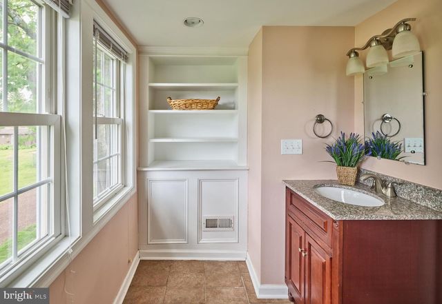 1465 MAKEFIELD RD, Yardley, PA 19067