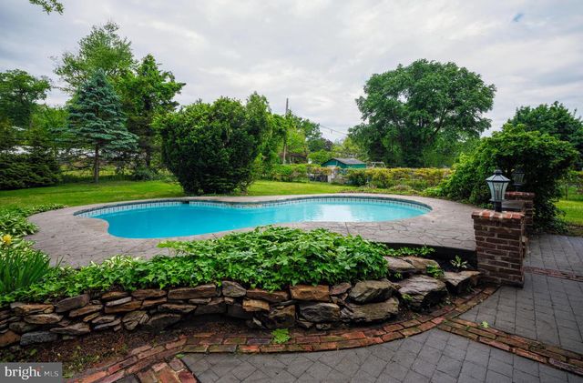 1465 MAKEFIELD RD, Yardley, PA 19067