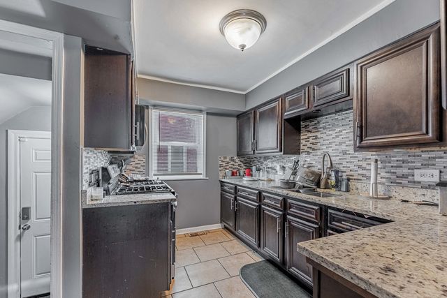 9144 S Utica Avenue, Evergreen Park, IL 60805