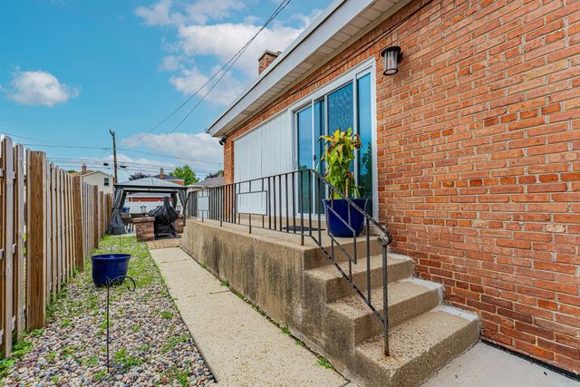 9144 S Utica Avenue, Evergreen Park, IL 60805