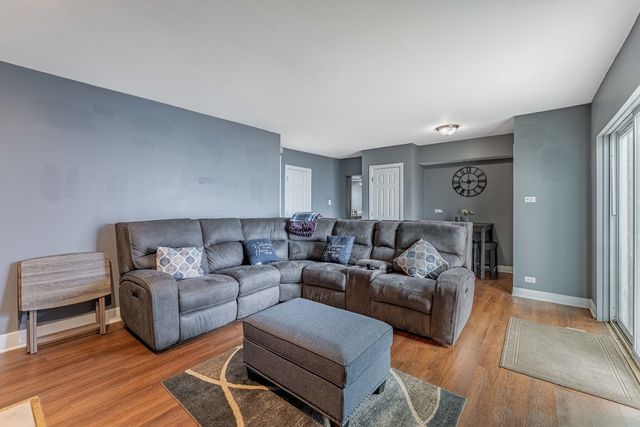 9144 S Utica Avenue, Evergreen Park, IL 60805