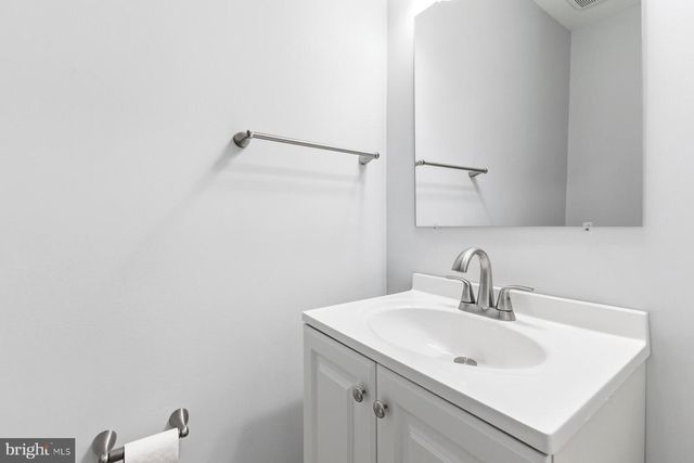 7233 EVANSTON RD, Springfield, VA 22150