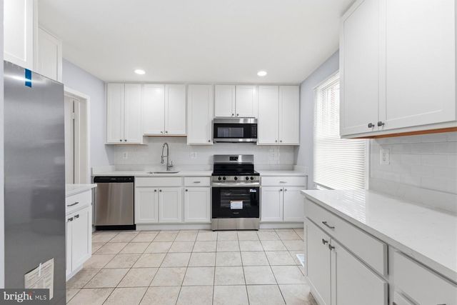 7233 EVANSTON RD, Springfield, VA 22150