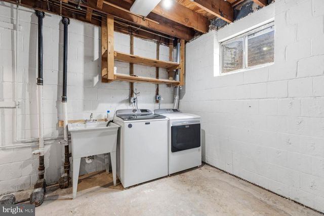 7233 EVANSTON RD, Springfield, VA 22150