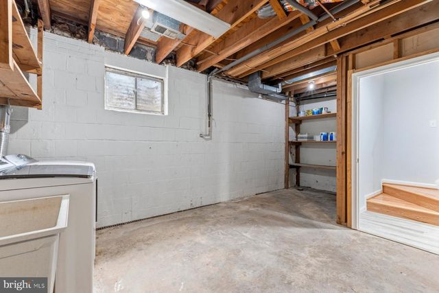 7233 EVANSTON RD, Springfield, VA 22150