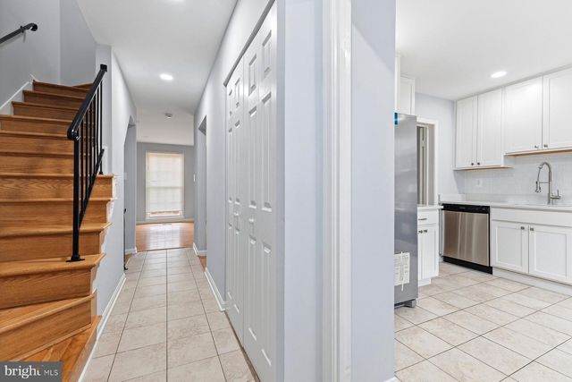 7233 EVANSTON RD, Springfield, VA 22150