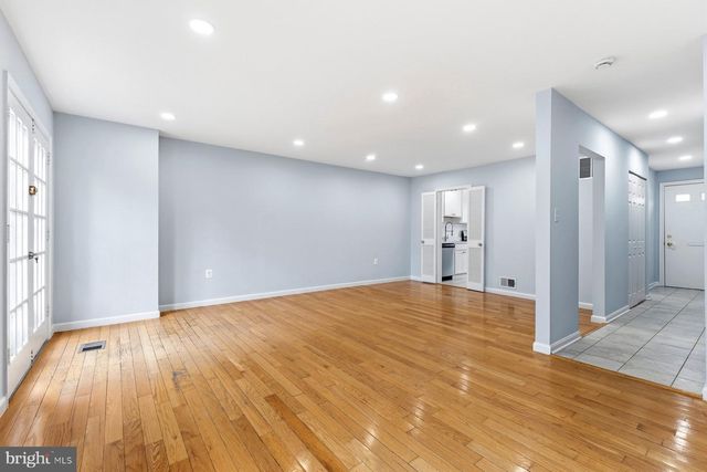 7233 EVANSTON RD, Springfield, VA 22150