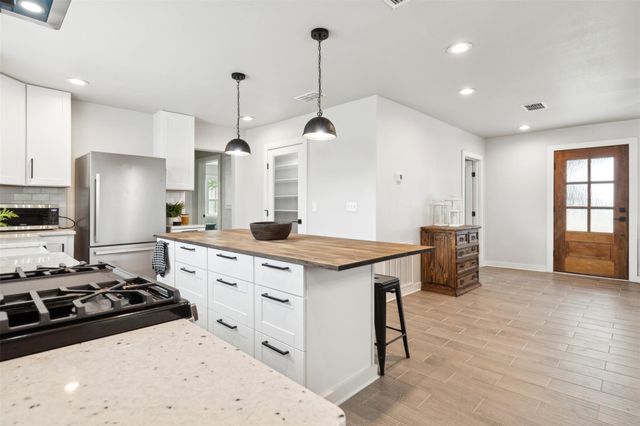 5530 Us Highway 90a W, Shiner, TX 77984