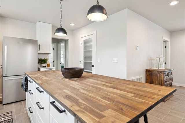 5530 Us Highway 90a W, Shiner, TX 77984