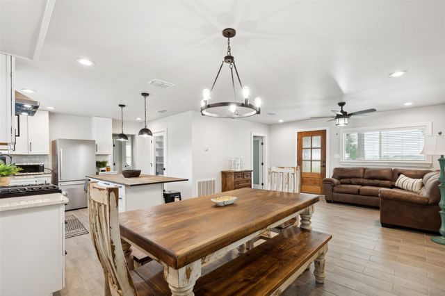 5530 Us Highway 90a W, Shiner, TX 77984