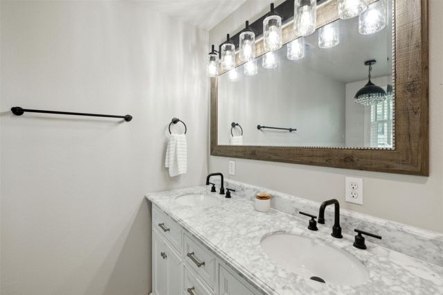 5530 Us Highway 90a W, Shiner, TX 77984