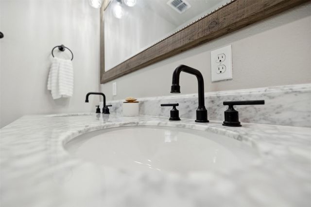 5530 Us Highway 90a W, Shiner, TX 77984