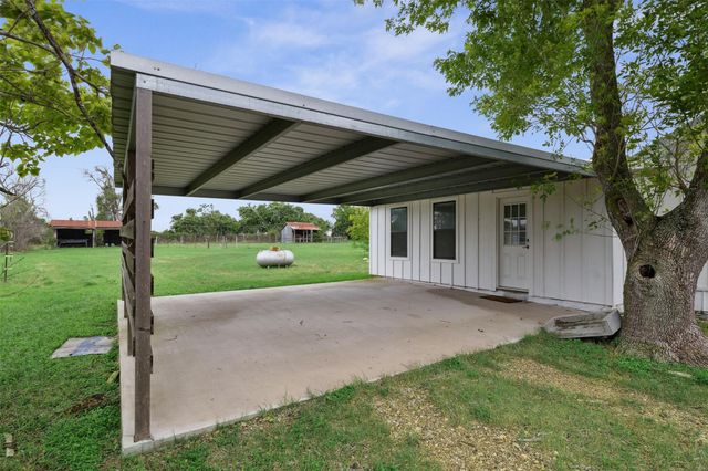 5530 Us Highway 90a W, Shiner, TX 77984