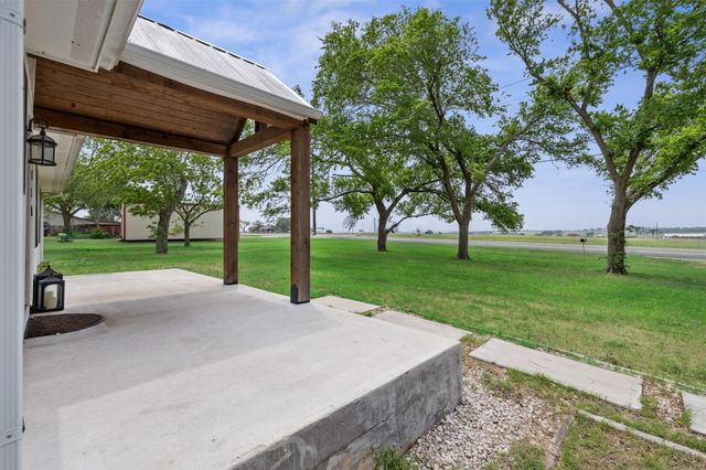 5530 Us Highway 90a W, Shiner, TX 77984