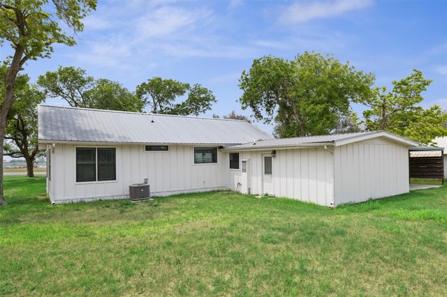 5530 Us Highway 90a W, Shiner, TX 77984