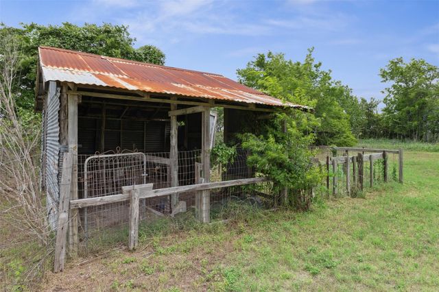 5530 Us Highway 90a W, Shiner, TX 77984
