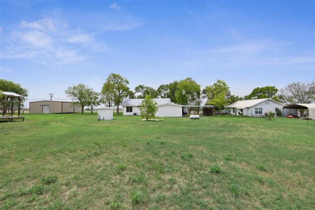 5530 Us Highway 90a W, Shiner, TX 77984