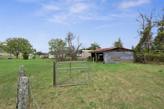 5530 Us Highway 90a W, Shiner, TX 77984
