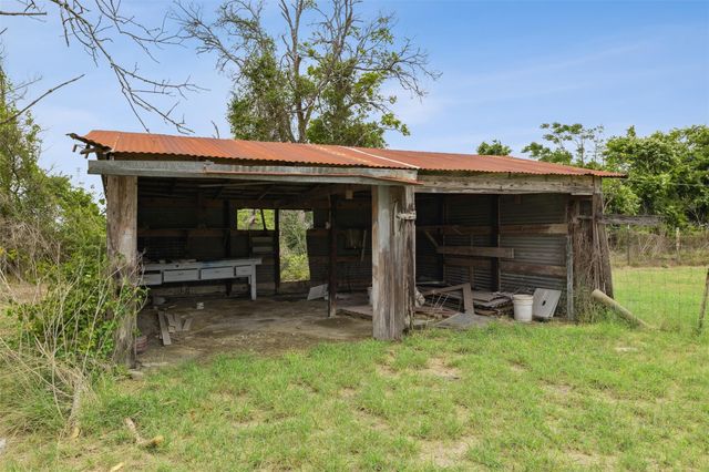 5530 Us Highway 90a W, Shiner, TX 77984