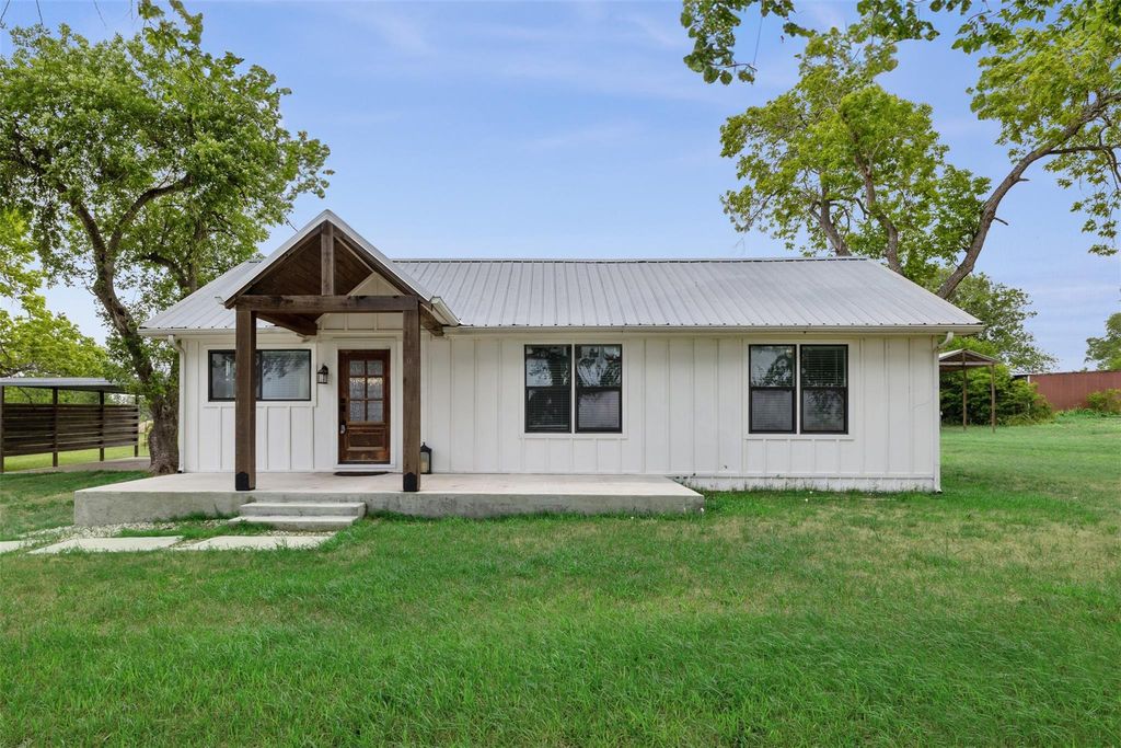 5530 Us Highway 90a W, Shiner, TX 77984