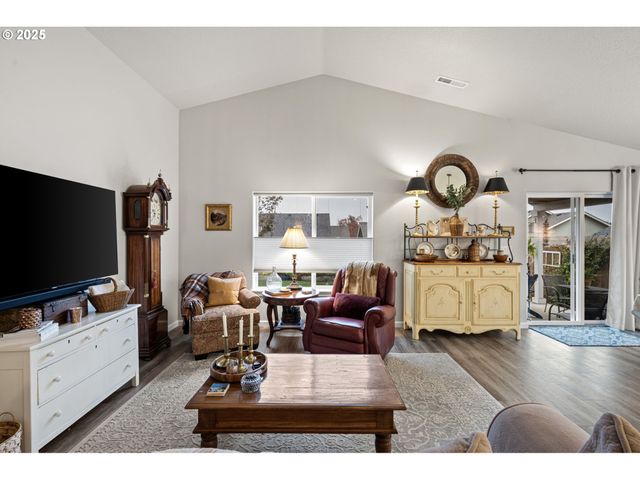 368 HILLEGAS Ave, Creswell, OR 97426