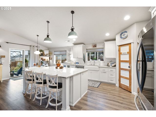 368 HILLEGAS Ave, Creswell, OR 97426