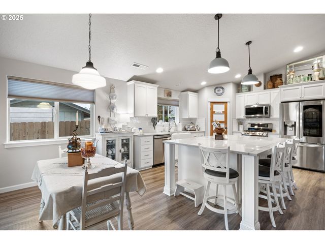 368 HILLEGAS Ave, Creswell, OR 97426