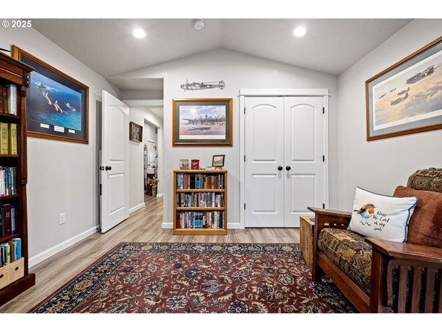 368 HILLEGAS Ave, Creswell, OR 97426