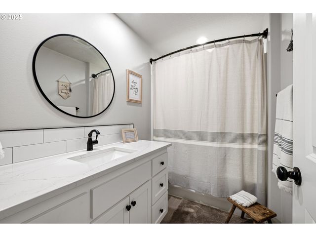 368 HILLEGAS Ave, Creswell, OR 97426