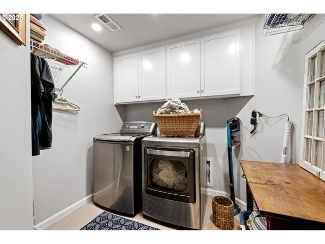 368 HILLEGAS Ave, Creswell, OR 97426