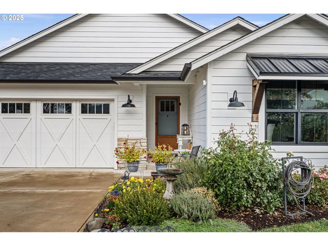 368 HILLEGAS Ave, Creswell, OR 97426