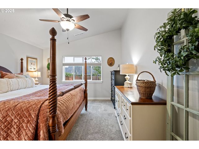 368 HILLEGAS Ave, Creswell, OR 97426