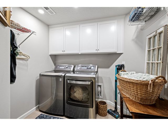 368 HILLEGAS Ave, Creswell, OR 97426